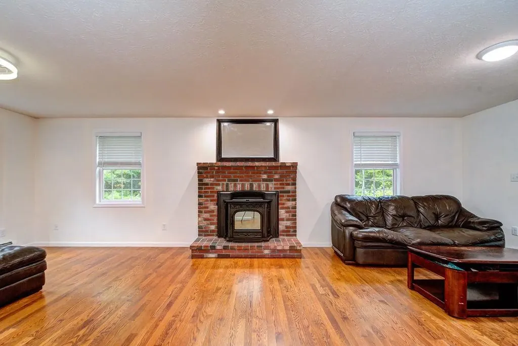 10 Raven Drive Chester NH 03036