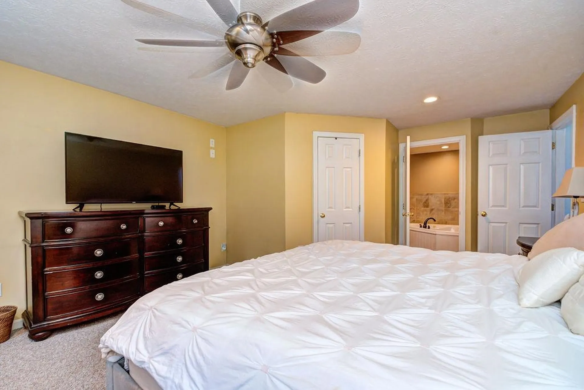 10 Raven Drive Chester NH 03036