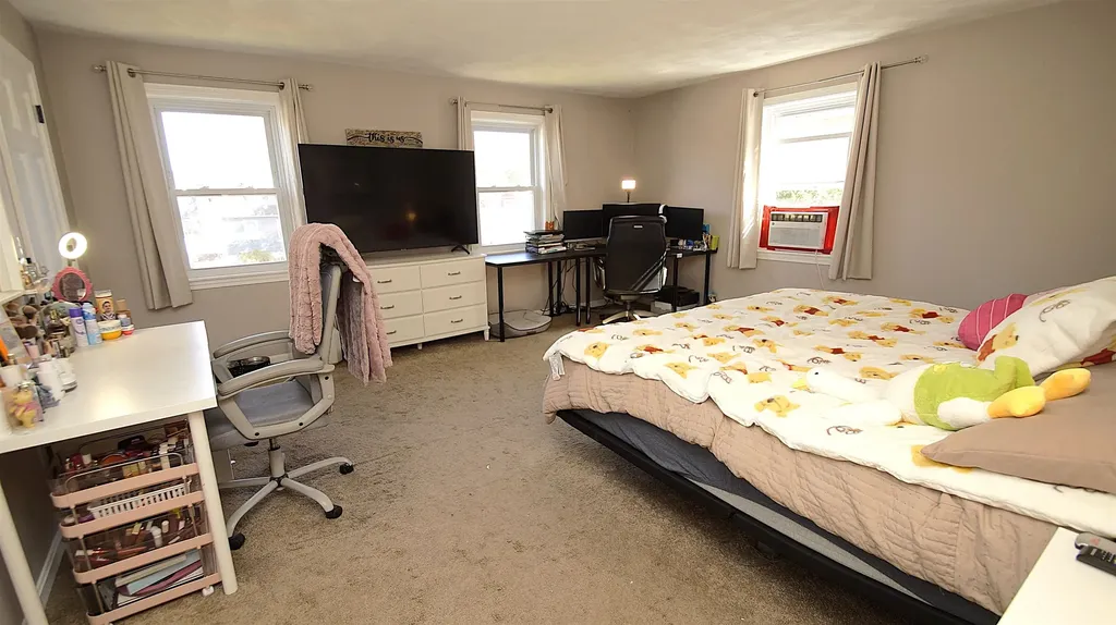 13L Tigertail Circle Derry NH 03038