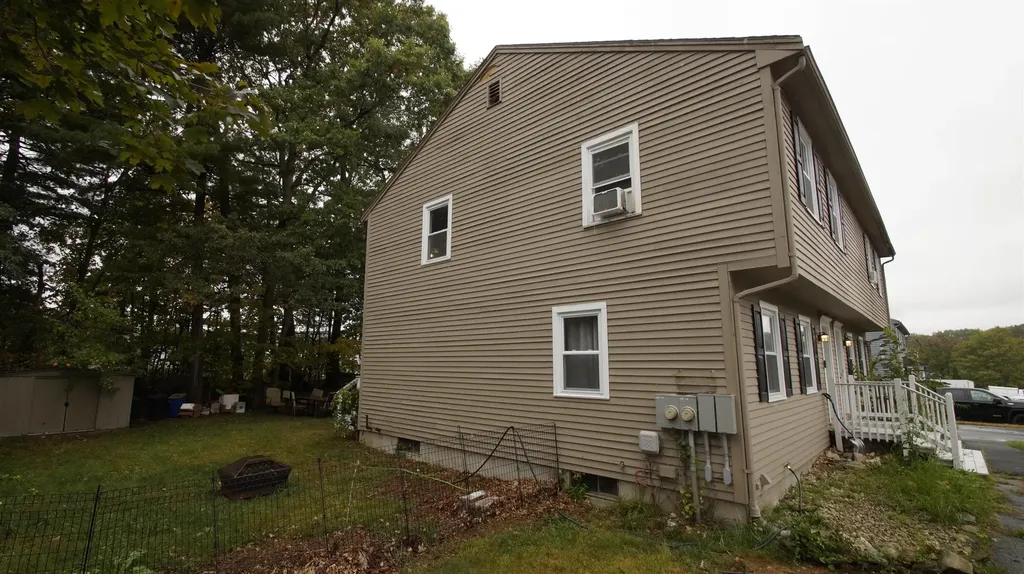 13L Tigertail Circle Derry NH 03038