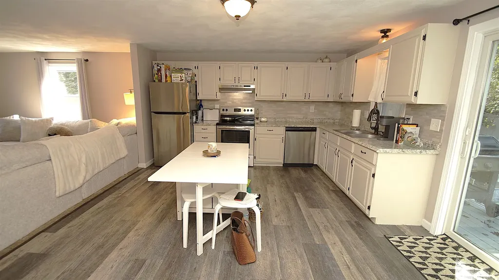 13L Tigertail Circle Derry NH 03038