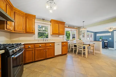 92 Gillis Street Nashua NH 03060