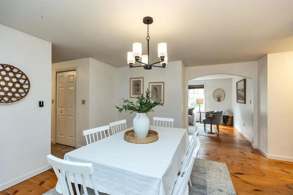 9 Burnham Drive New Boston NH 03070