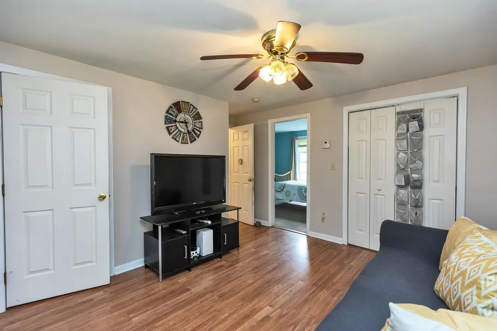 9 Burnham Drive New Boston NH 03070