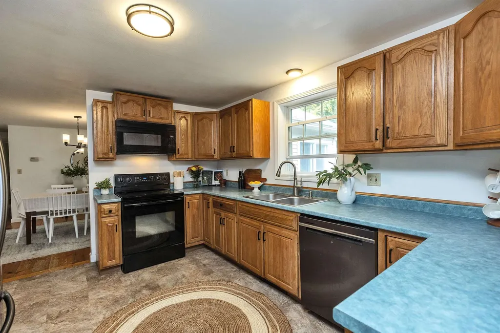 9 Burnham Drive New Boston NH 03070