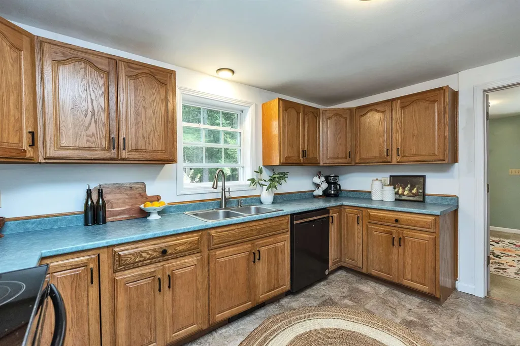 9 Burnham Drive New Boston NH 03070