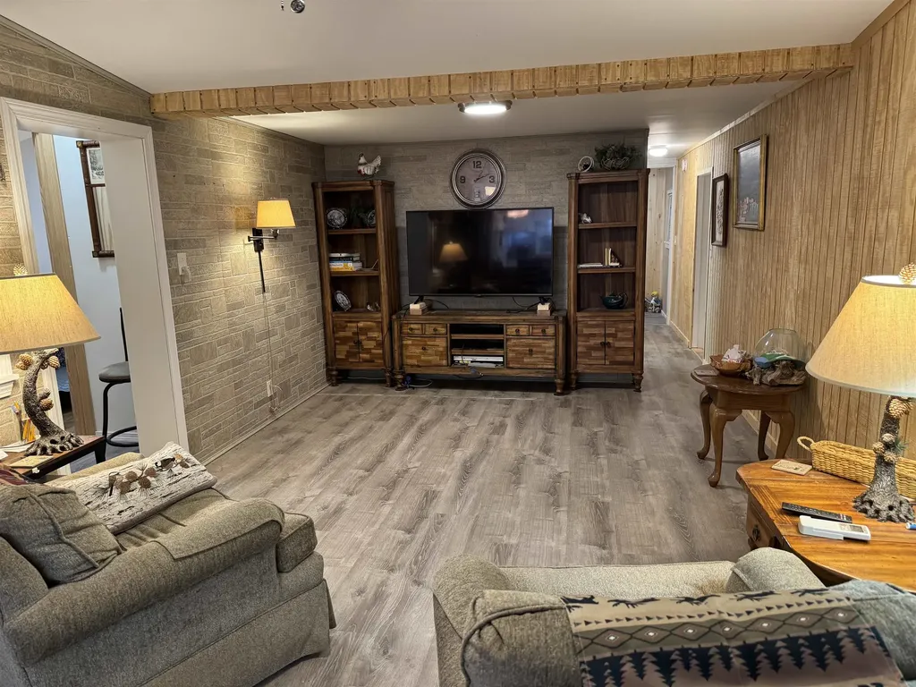 17 Amidon Lane Tamworth NH 03886