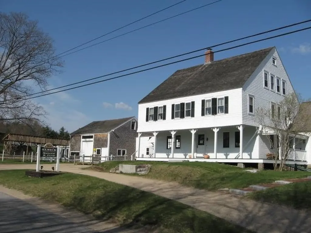 17 Amidon Lane Tamworth NH 03886