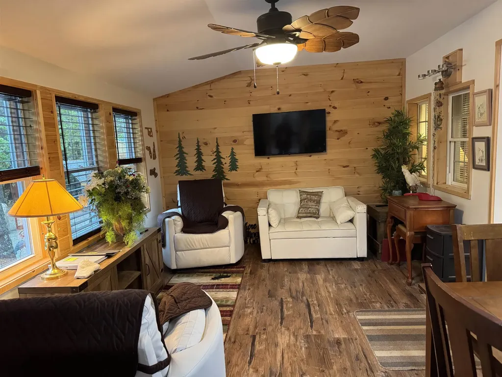 17 Amidon Lane Tamworth NH 03886