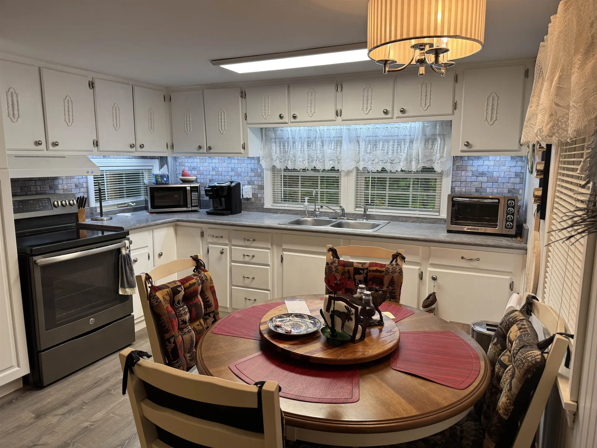 17 Amidon Lane Tamworth NH 03886