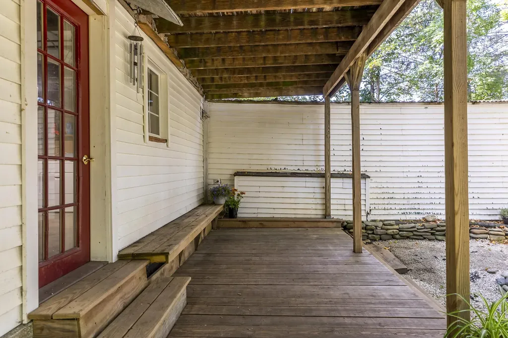 11 1/2 Church Street Woodstock VT 05091