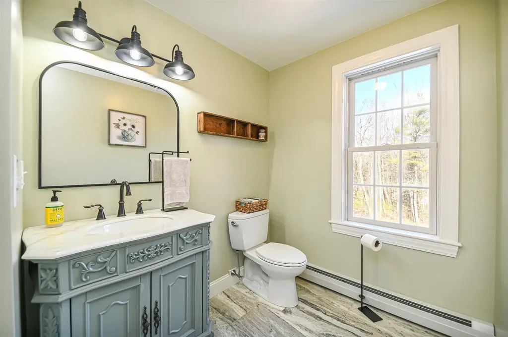 17 Federal Corner Road Tuftonboro NH 03816