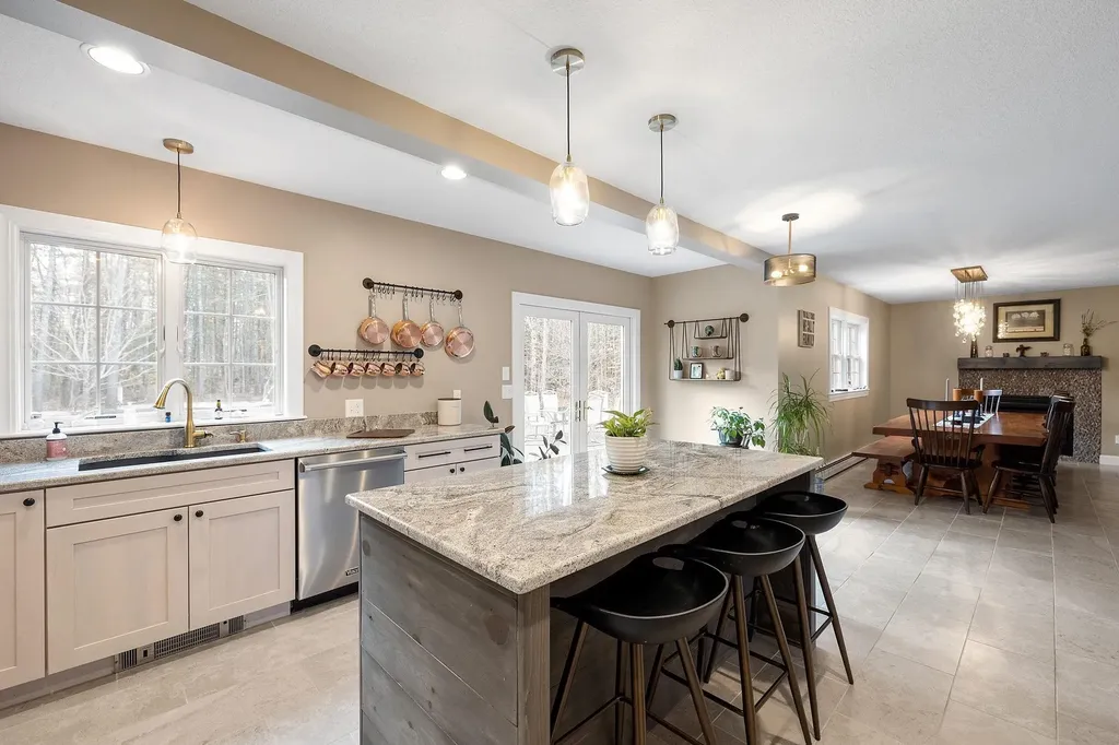 17 Federal Corner Road Tuftonboro NH 03816