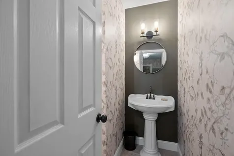 17 Federal Corner Road Tuftonboro NH 03816