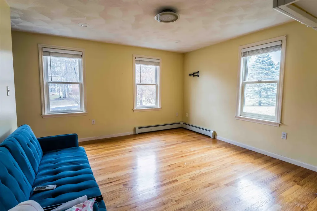 9 Round Robin Loop Fremont NH 03044