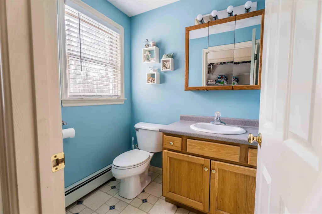 9 Round Robin Loop Fremont NH 03044