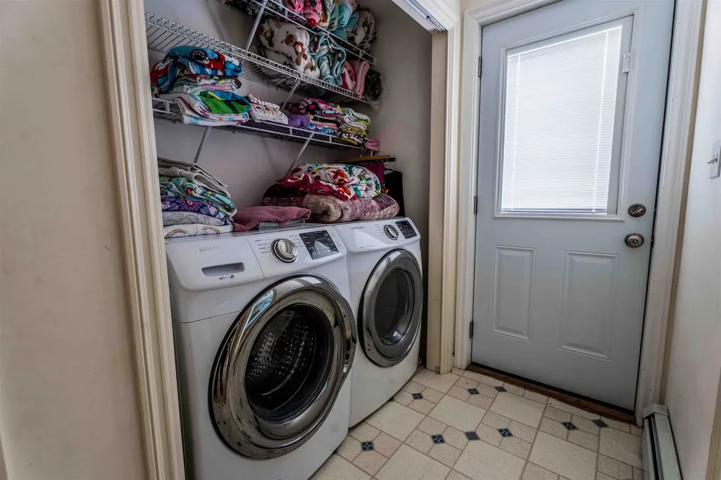 9 Round Robin Loop Fremont NH 03044