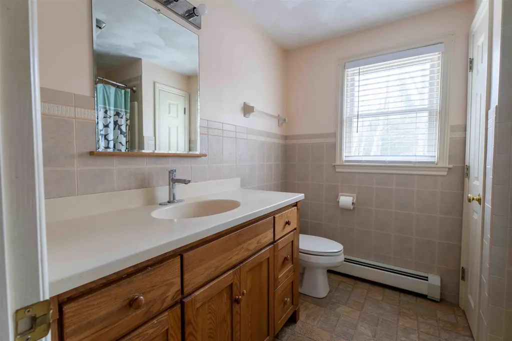 9 Round Robin Loop Fremont NH 03044