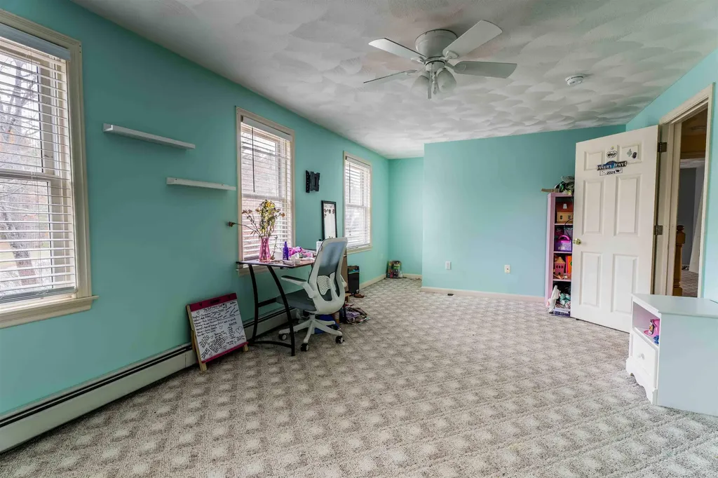 9 Round Robin Loop Fremont NH 03044