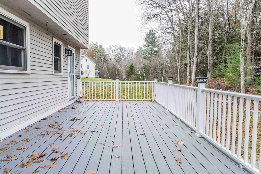 9 Round Robin Loop Fremont NH 03044