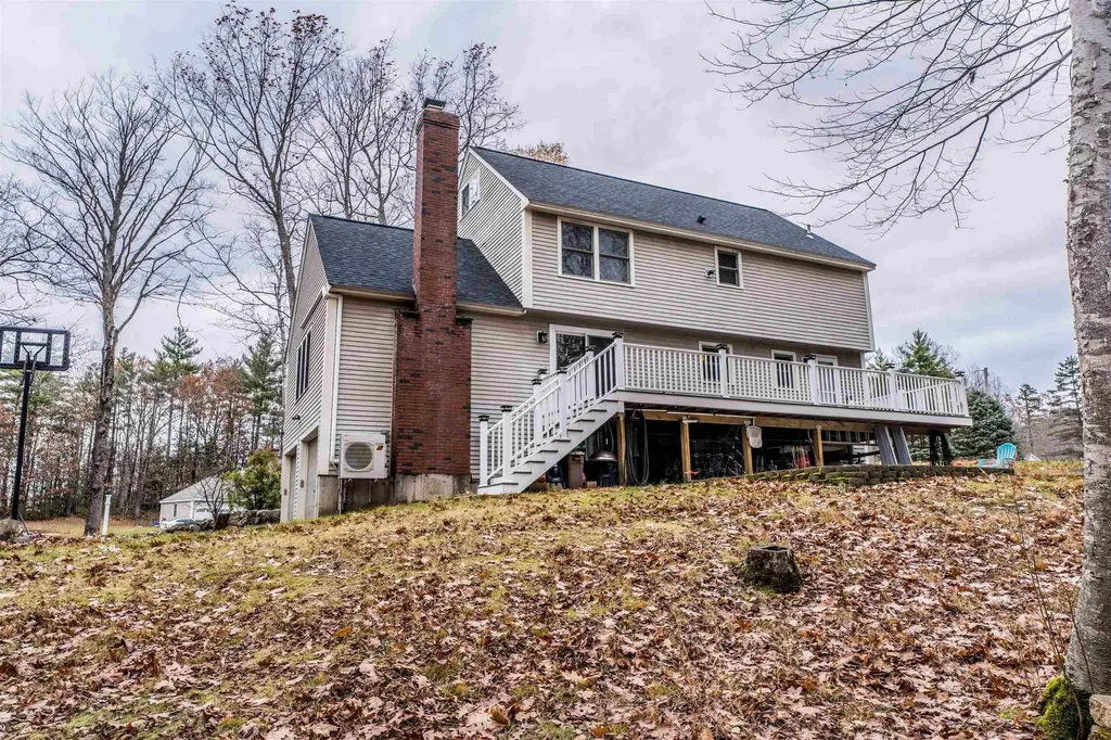 9 Round Robin Loop Fremont NH 03044