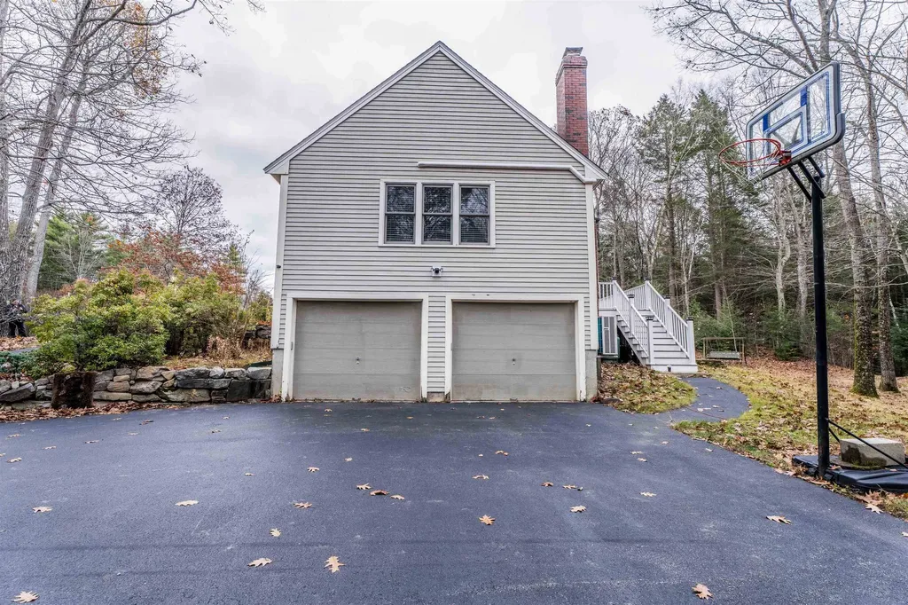 9 Round Robin Loop Fremont NH 03044