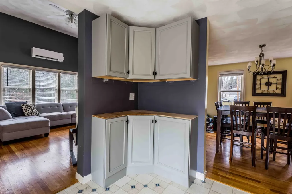 9 Round Robin Loop Fremont NH 03044