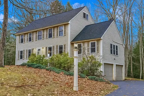 9 Round Robin Loop Fremont NH 03044