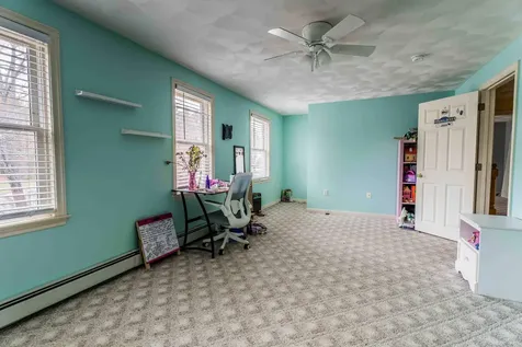 9 Round Robin Loop Fremont NH 03044