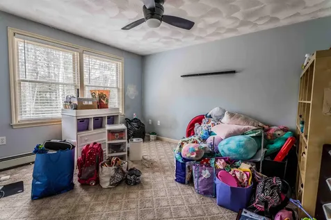 9 Round Robin Loop Fremont NH 03044