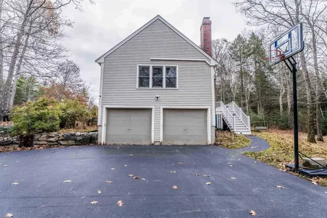 9 Round Robin Loop Fremont NH 03044