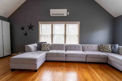 9 Round Robin Loop Fremont NH 03044