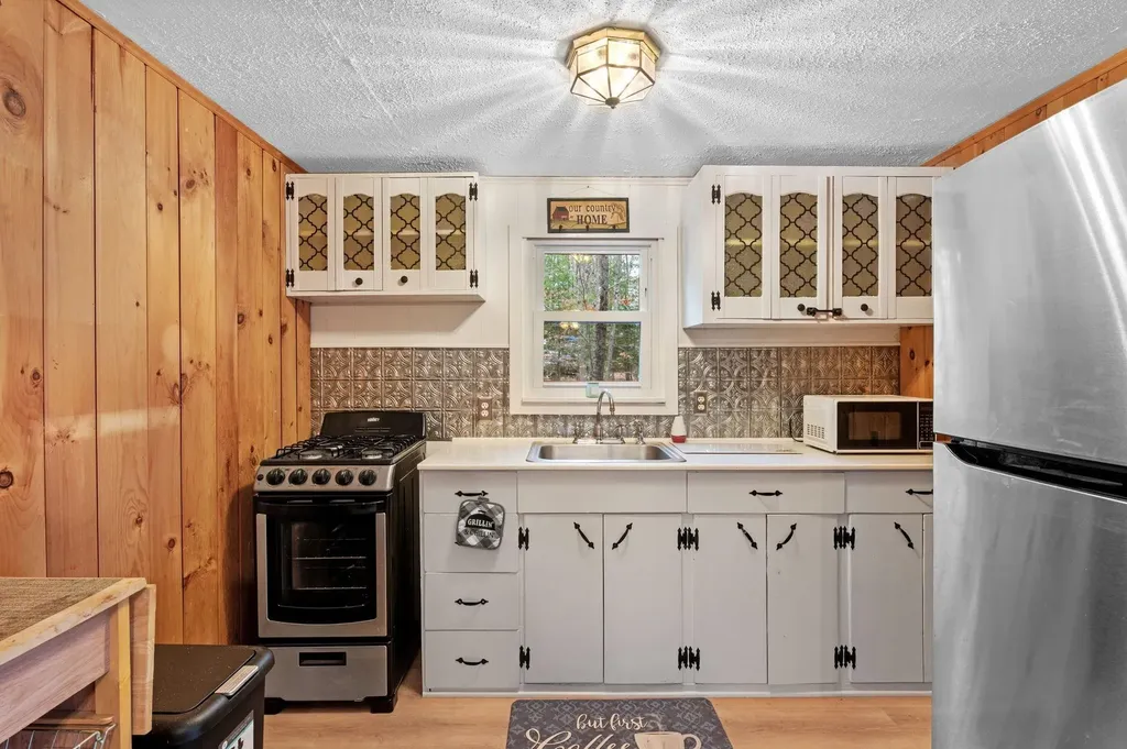 288 Pinkham Road Middleton NH 03887