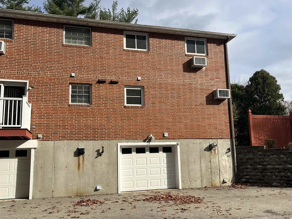 69 Oakridge Drive Londonderry NH 03053