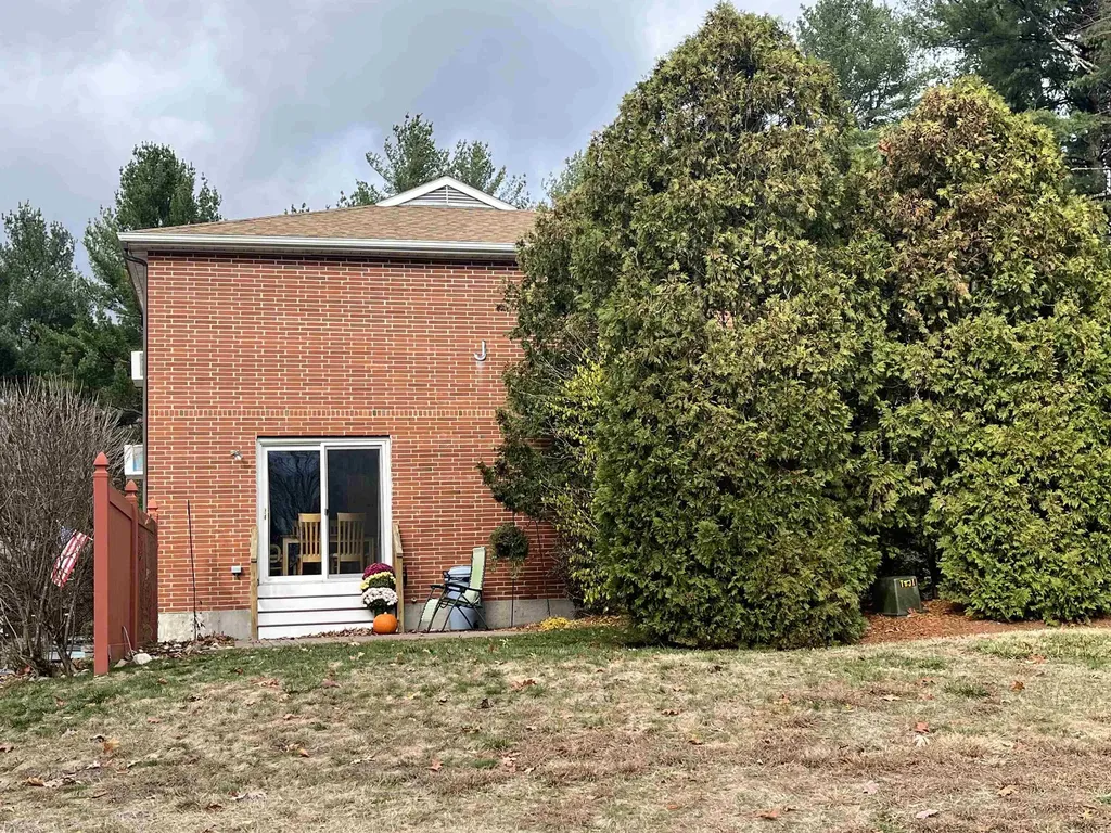 69 Oakridge Drive Londonderry NH 03053