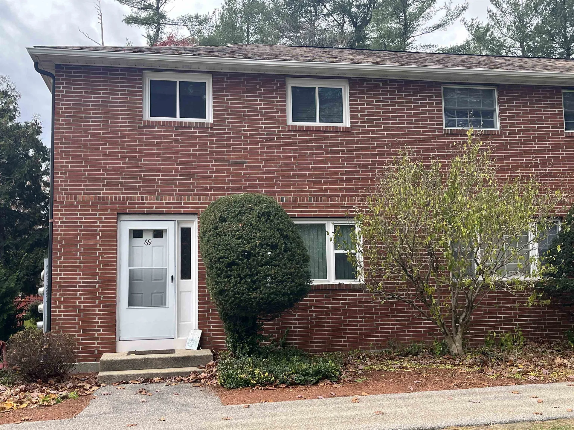 69 Oakridge Drive Londonderry NH 03053