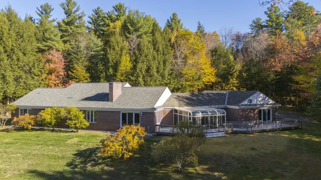 158 Quail Run New London NH 03257