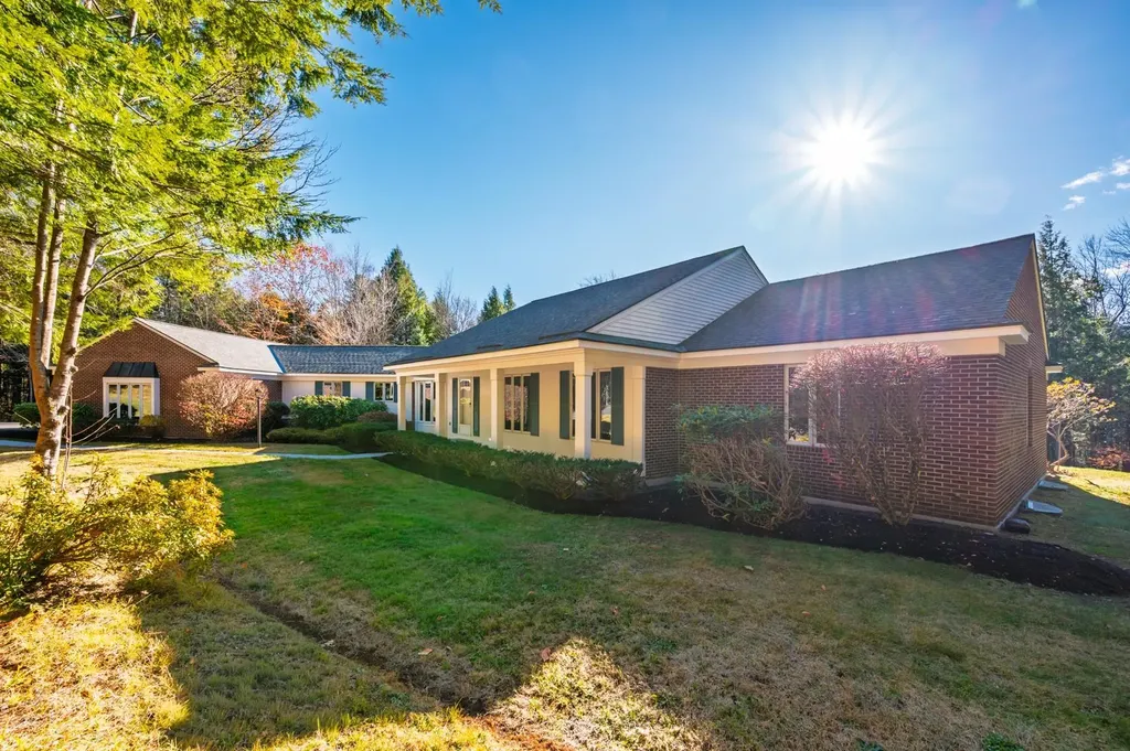 158 Quail Run New London NH 03257