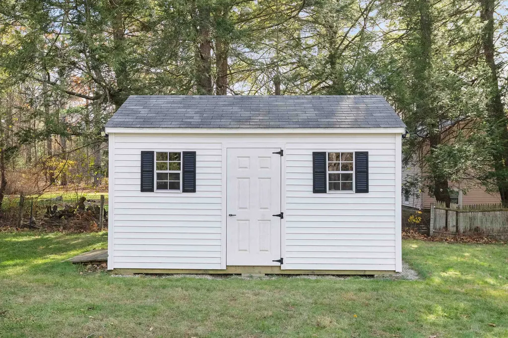 133 Brookdale Road Salem NH 03079