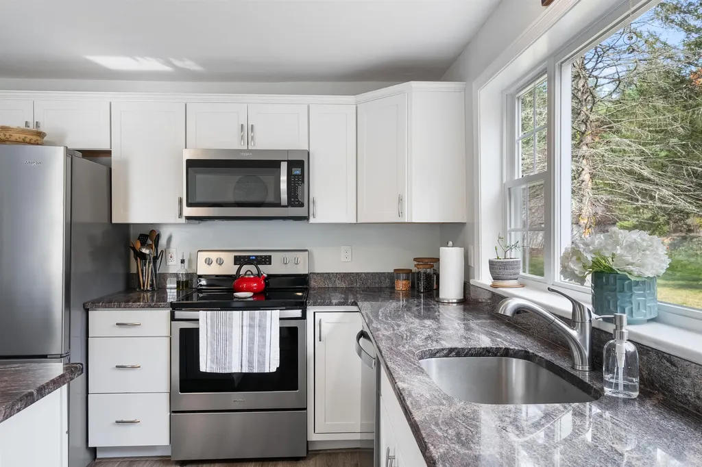 133 Brookdale Road Salem NH 03079