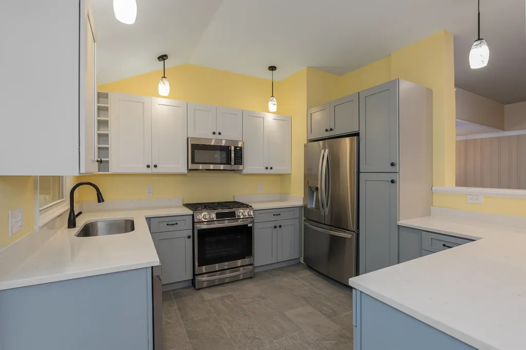 24 Hampton Falls Road Exeter NH 03833