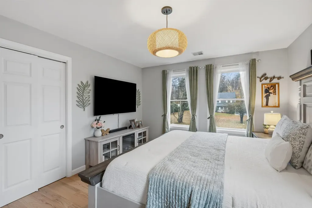 1 Barkland Drive Derry NH 03038