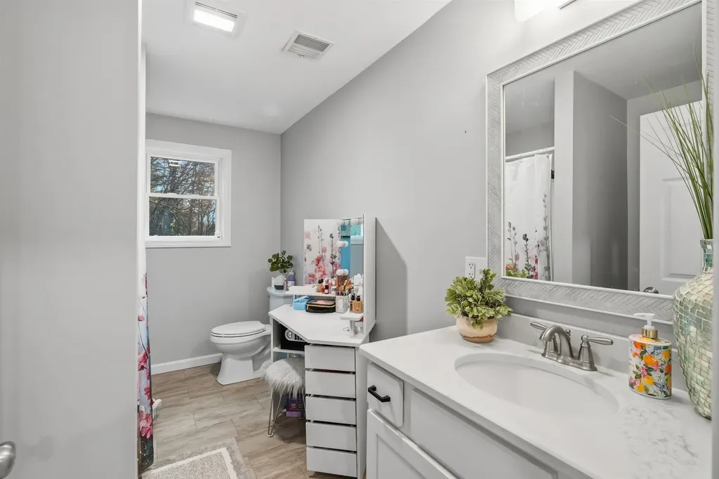 1 Barkland Drive Derry NH 03038