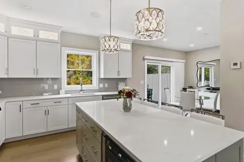 40 Elise Avenue Londonderry NH 03053