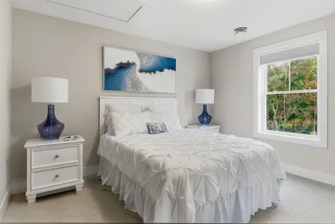 40 Elise Avenue Londonderry NH 03053