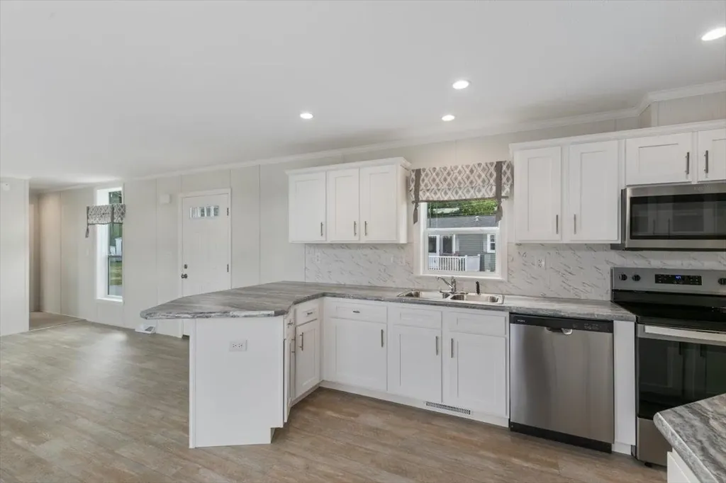 84 Caddy Drive Salem NH 03079