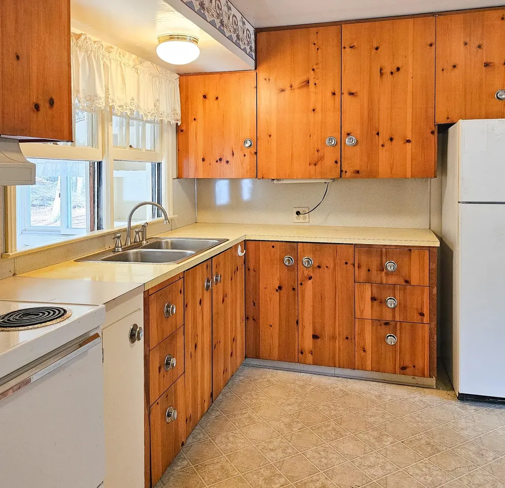 1555 W River Road Dummerston VT 05301