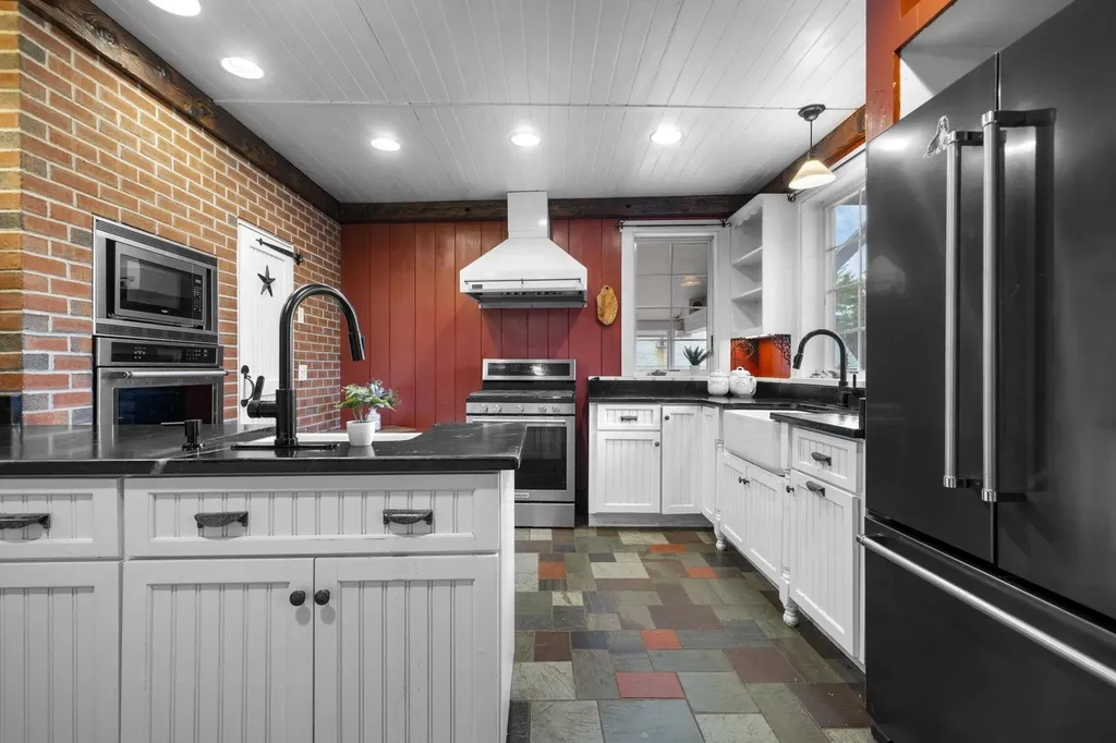 27 Old State Road Epping NH 03042