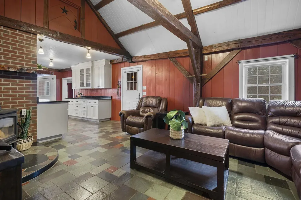 27 Old State Road Epping NH 03042