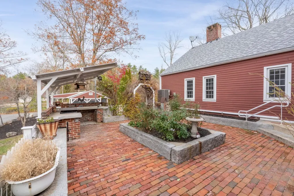 27 Old State Road Epping NH 03042